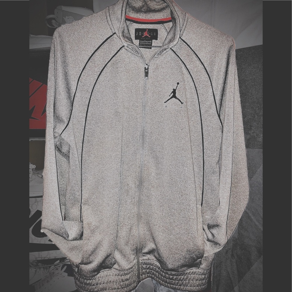 AIR JORDAN ZIP UP SWEATER